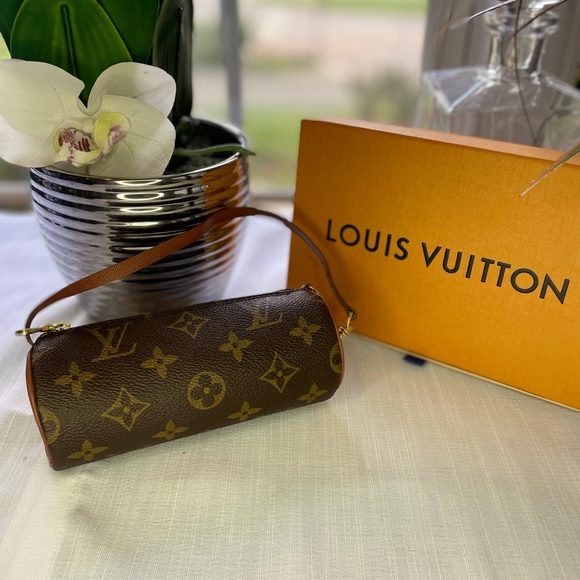 Louis Vuitton Mini Papillon - Picture 2 of 8
